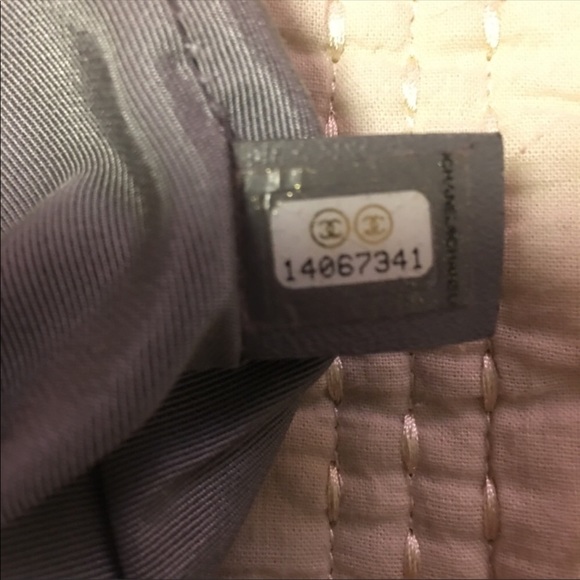 🌺SOLD 🌺Chanel glazed leather shoulder tote - Picture 5 of 11